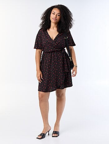 Vestido envelope em malha gofrada