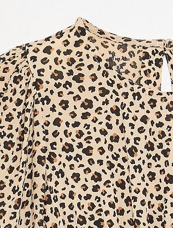 Vestido estampado com folhos