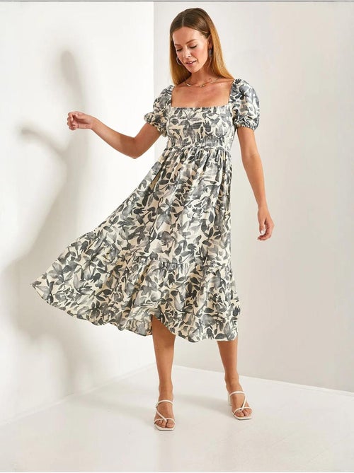 Vestido evasé com decote quadrado e franzido multiestampado lucci - Kiabi Vestido evasé com decote quadrado e franzido multiestampado lucci - Kiabi