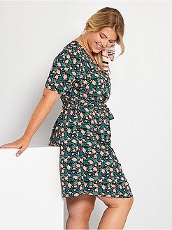 Vestido fluido com cinto - Kiabi