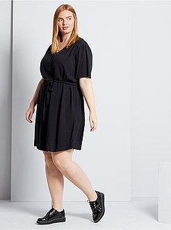 Vestido fluido com cinto - Kiabi