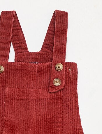 Vestido jardineira com bolso em veludo cotelê