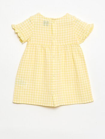 Vestido leve com mangas curtas com folhos