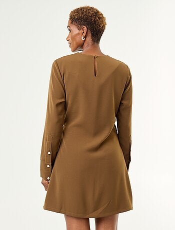 Vestido liso com detalhes dourados