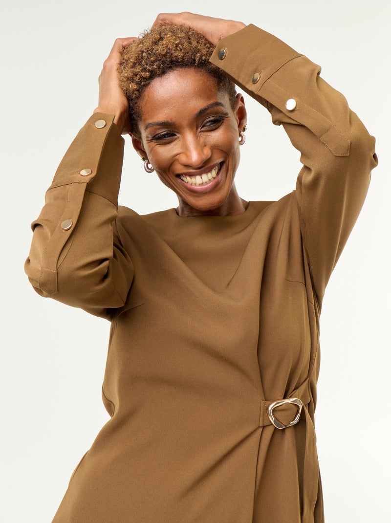 Vestido liso com detalhes dourados Castanho - Kiabi