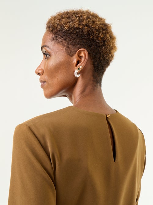 Vestido liso com detalhes dourados - Kiabi