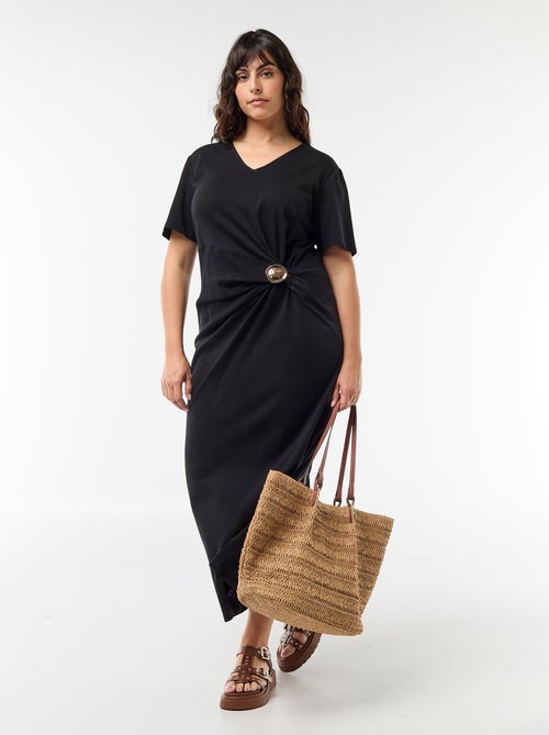 Vestido longo plissado com joia dourada - Kiabi