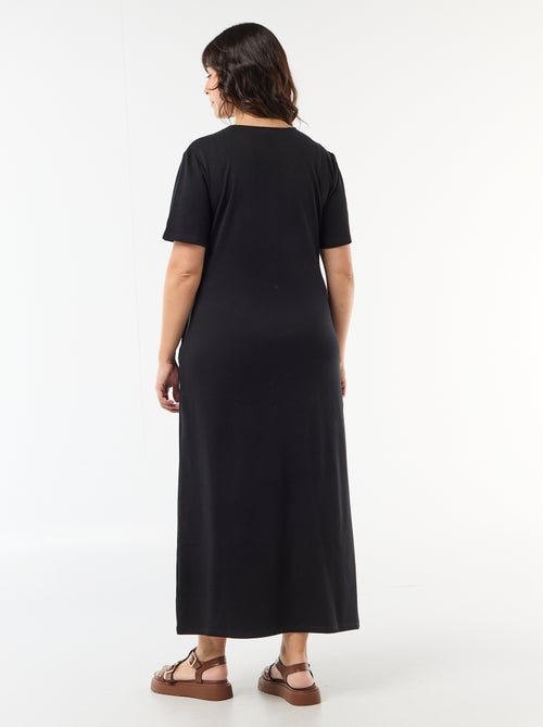 Vestido longo plissado com joia dourada - Kiabi