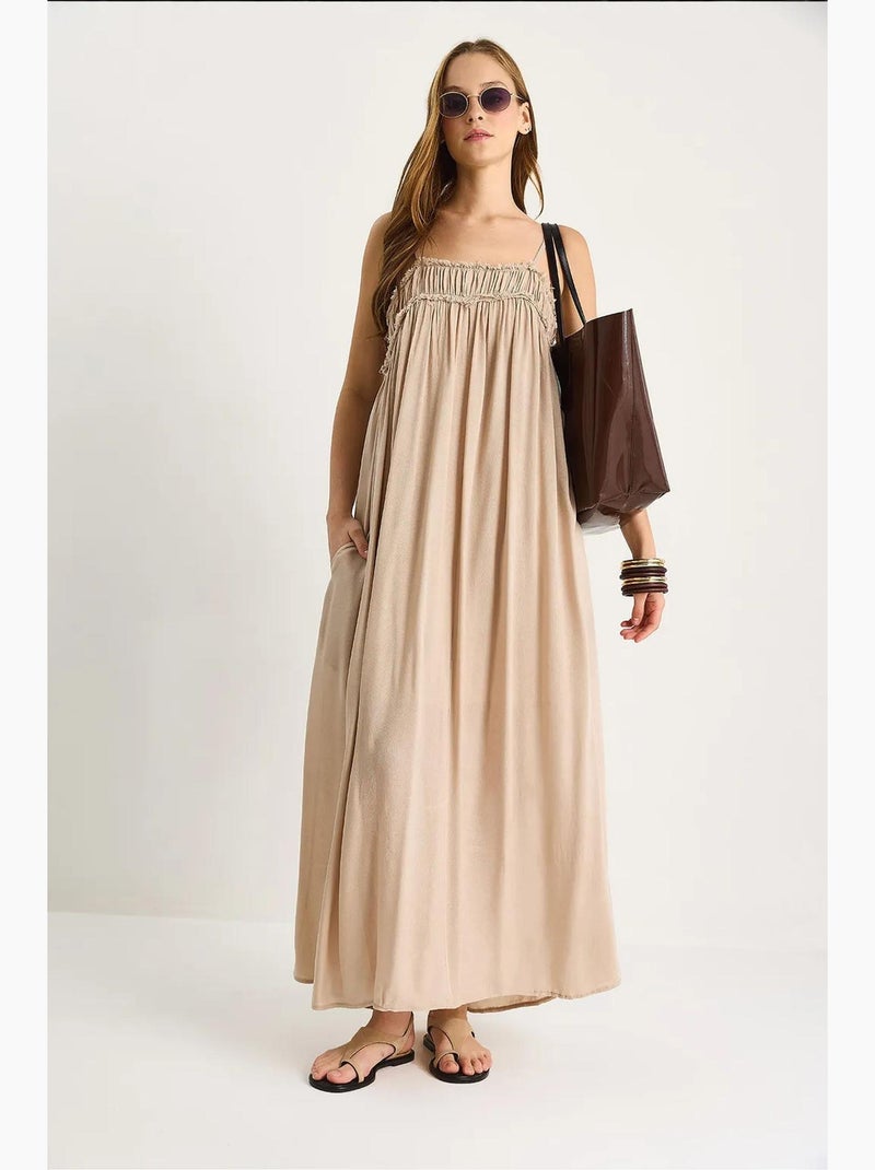 Vestido maxi com decote quadrado bordado lucci Bege-argila - Kiabi