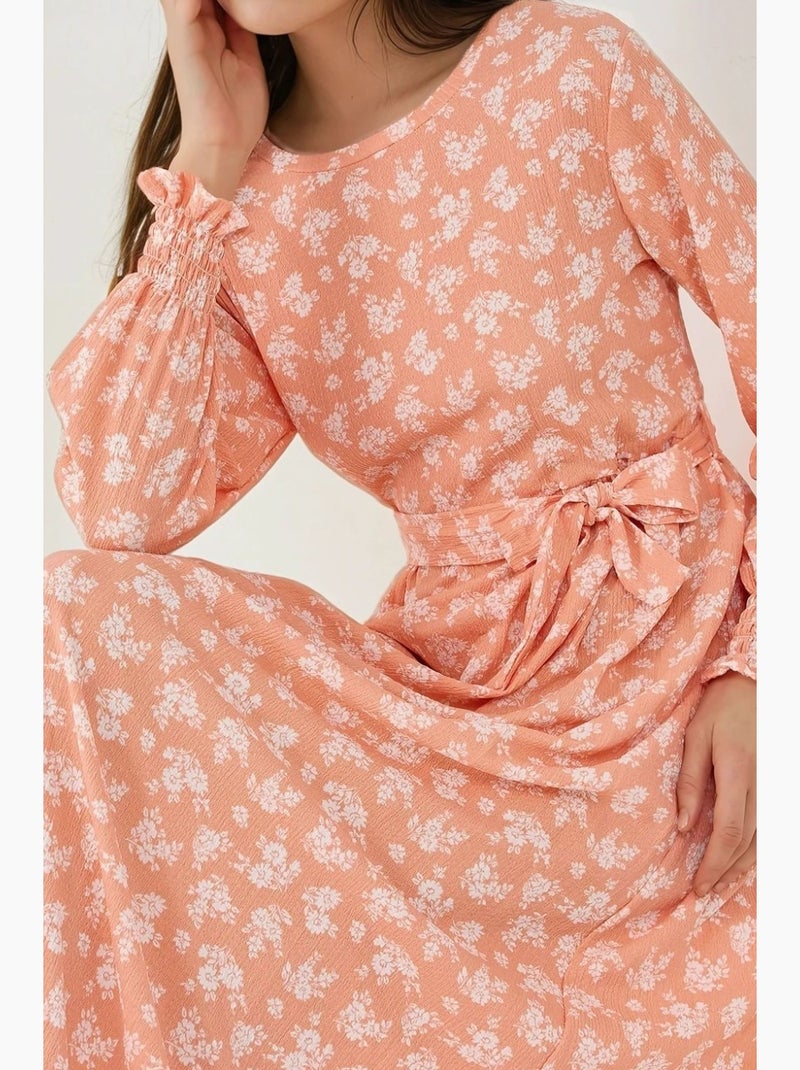 Vestido maxi com estampado floral, manga comprida e cinto hiccup Rosa - Kiabi