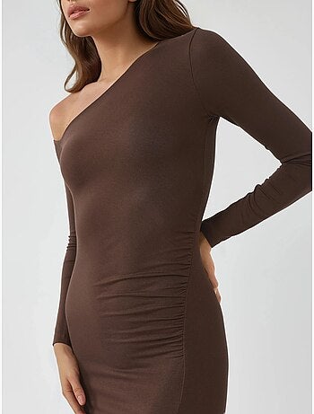 Vestido maxi com gola assimétrica e racha busem