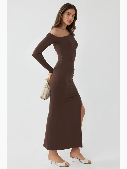 Vestido maxi com gola assimétrica e racha busem - Kiabi Vestido maxi com gola assimétrica e racha busem - Kiabi