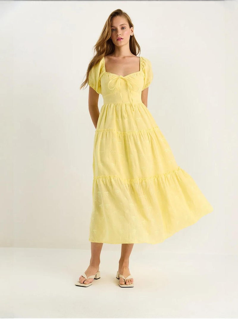 Vestido maxi com gola coração bordada lucci Amarelo-limão - Kiabi
