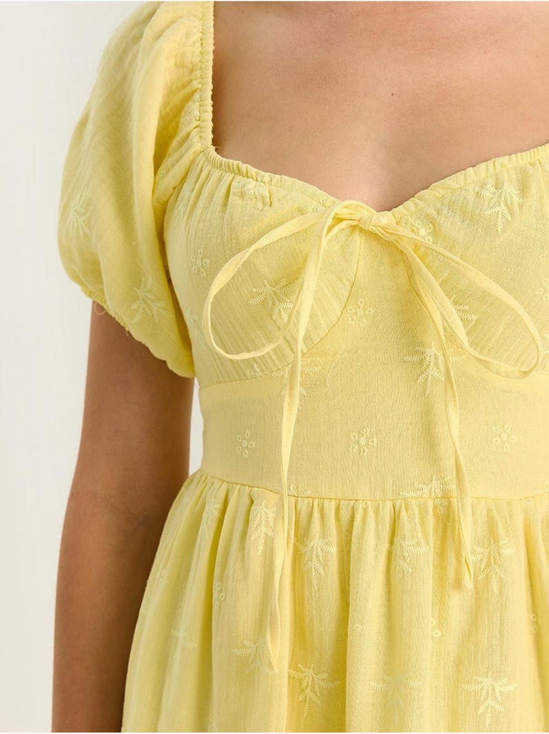 Vestido maxi com gola coração bordada lucci Amarelo-limão - Kiabi