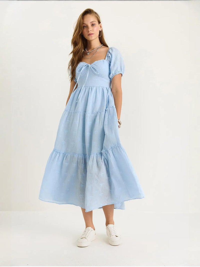 Vestido maxi com gola coração bordada lucci Azul-céu - Kiabi