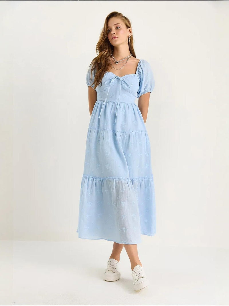 Vestido maxi com gola coração bordada lucci Azul-céu - Kiabi