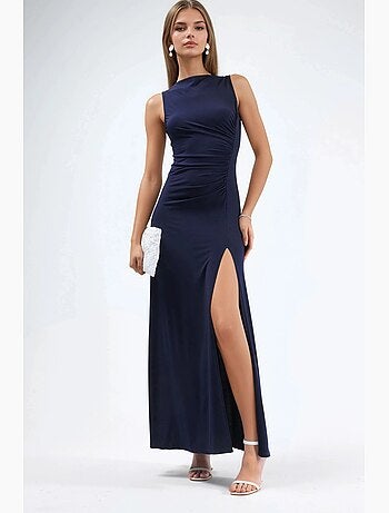 Vestido maxi cor areia com detalhe de racha e franzidos hiccup