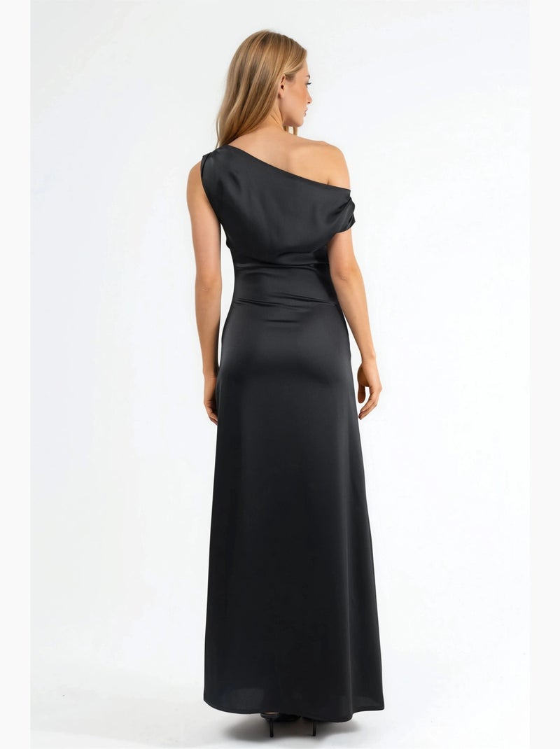 Vestido maxi de cetim bodycon com gola assimétrica hiccup Preto - Kiabi