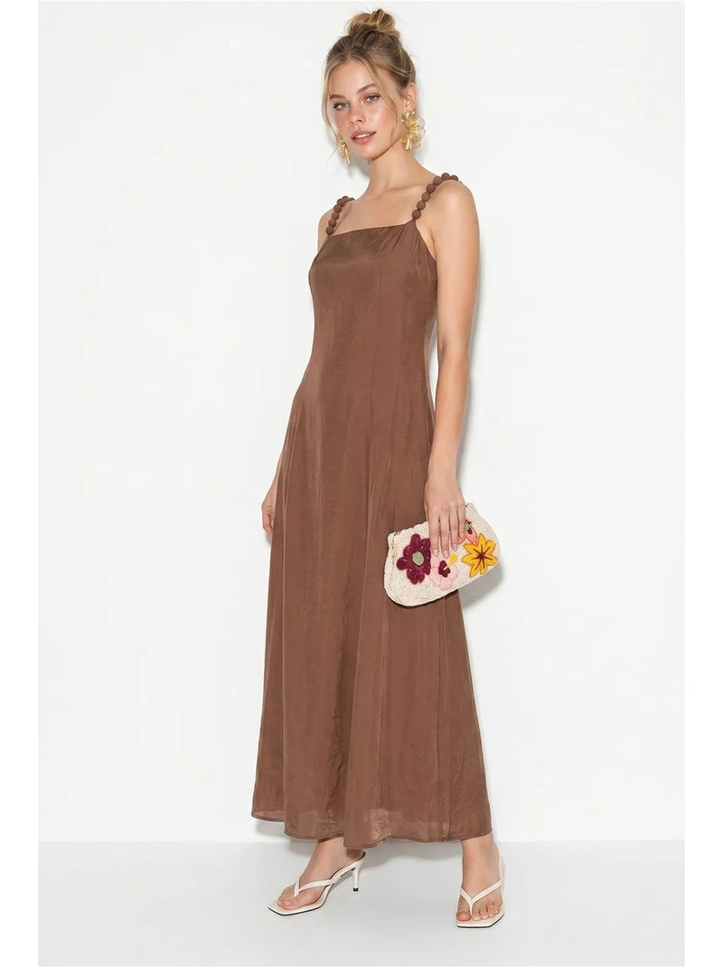 Vestido maxi em linha a sem mangas com decote quadrado lucci Castanho - Kiabi