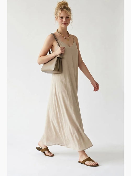 Vestido maxi em linha a sem mangas mixray - Kiabi Vestido maxi em linha a sem mangas mixray - Kiabi