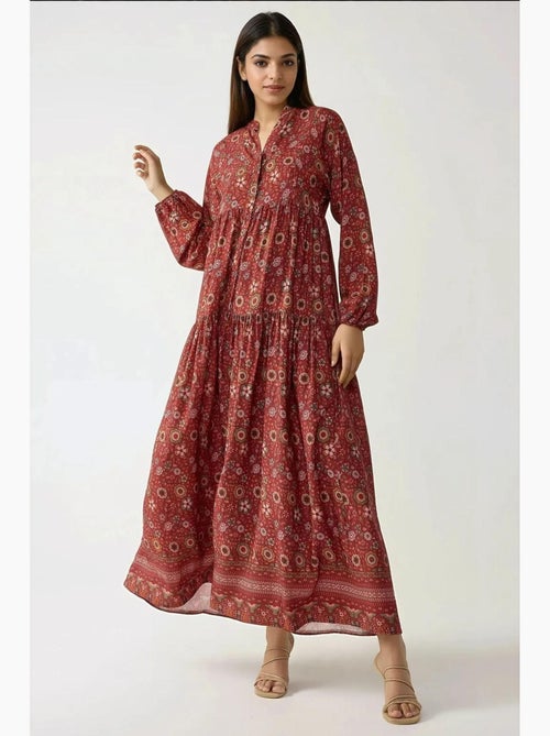 Vestido maxi estampado com decote em v e botões hiccup - Kiabi Vestido maxi estampado com decote em v e botões hiccup - Kiabi