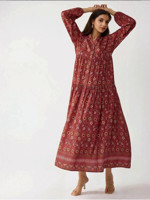 Vestido maxi estampado com decote em v e botões hiccup - Kiabi Vestido maxi estampado com decote em v e botões hiccup - Kiabi