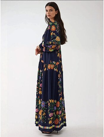 Vestido maxi estampado com decote em v e detalhe de botões hiccup
