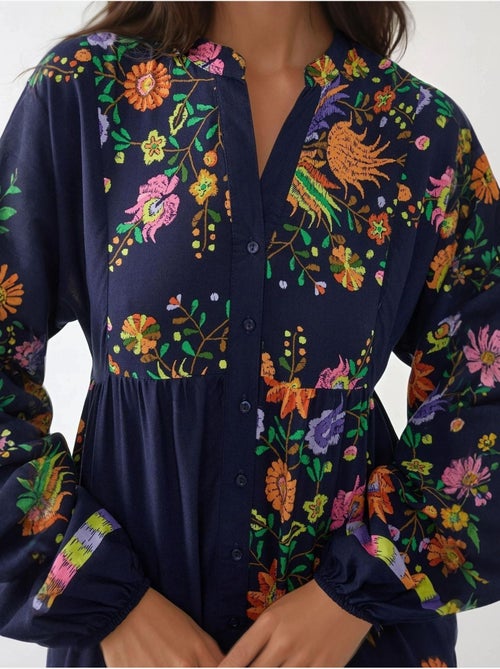 Vestido maxi estampado com decote em v e detalhe de botões hiccup - Kiabi Vestido maxi estampado com decote em v e detalhe de botões hiccup - Kiabi