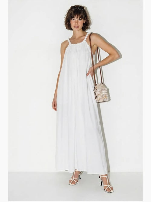 Vestido maxi feminino com decote halter e bolso lucci - Kiabi Vestido maxi feminino com decote halter e bolso lucci - Kiabi