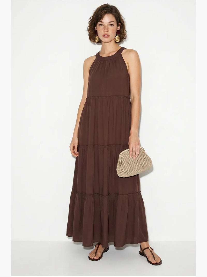 Vestido maxi feminino com decote halter lucci Castanho - Kiabi
