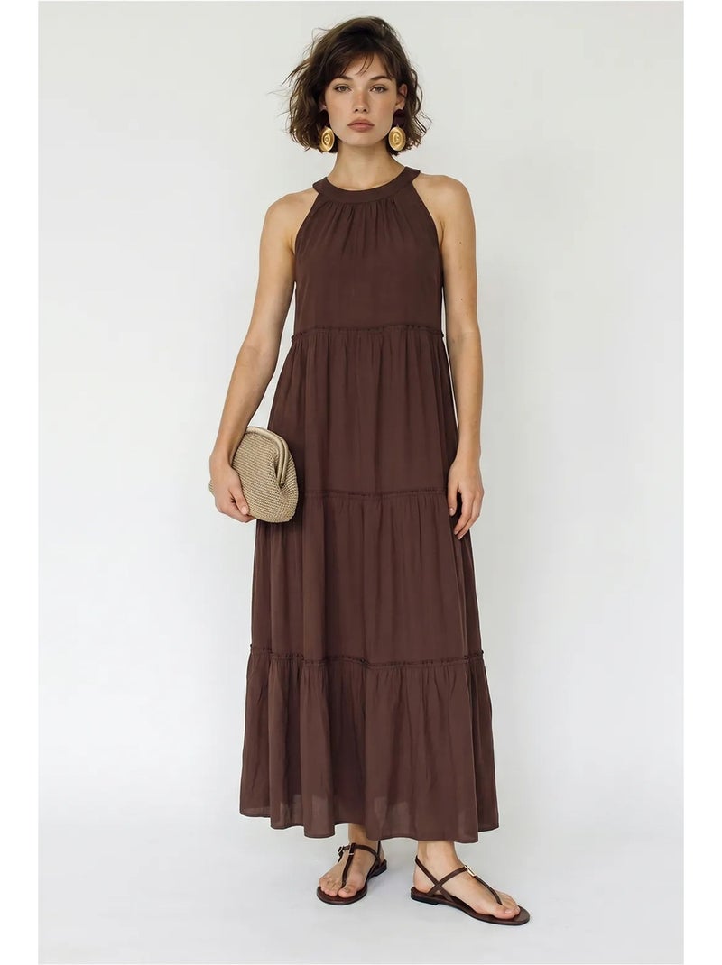 Vestido maxi feminino com decote halter lucci Castanho - Kiabi