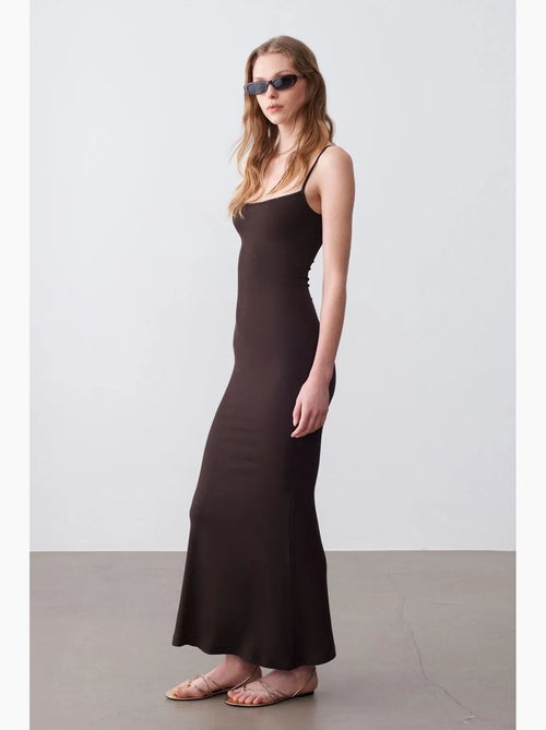 Vestido maxi justo canelado dilvin - Kiabi Vestido maxi justo canelado dilvin - Kiabi