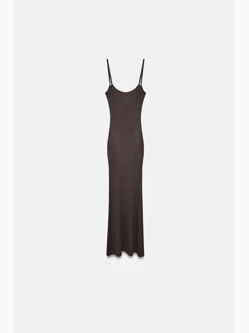 Vestido maxi justo canelado dilvin - Kiabi Vestido maxi justo canelado dilvin - Kiabi