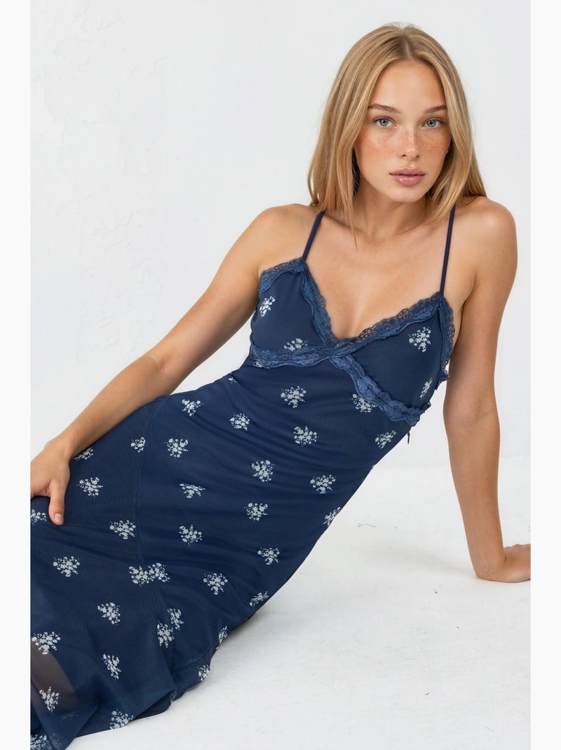 Vestido maxi justo estampado com decote em v e detalhe em renda hiccup Azul-marinho - Kiabi