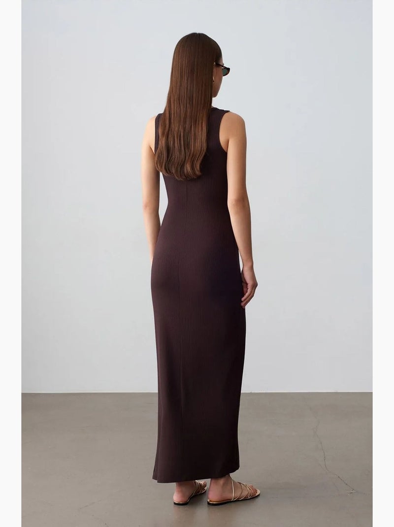 Vestido maxi justo sem mangas canelado dilvin Castanho-escuro - Kiabi