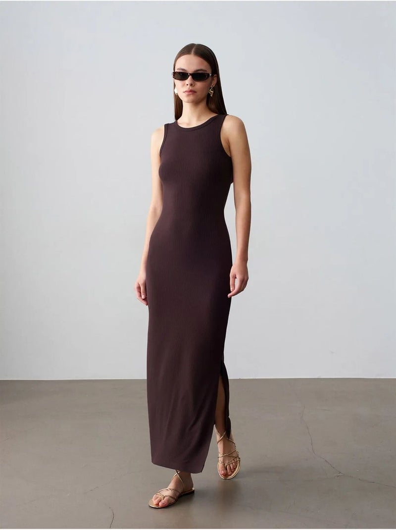 Vestido maxi justo sem mangas canelado dilvin Castanho-escuro - Kiabi