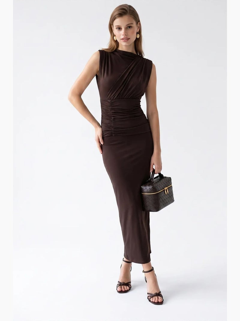 Vestido maxi justo sem mangas com decote drapeado mixray Castanho-chocolate - Kiabi
