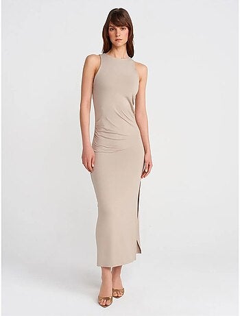 Vestido maxi justo sem mangas com racha dilvin