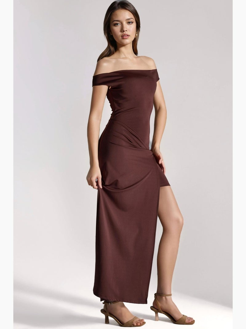 Vestido maxi ombro a ombro com detalhes de racha hiccup Castanho-chocolate - Kiabi