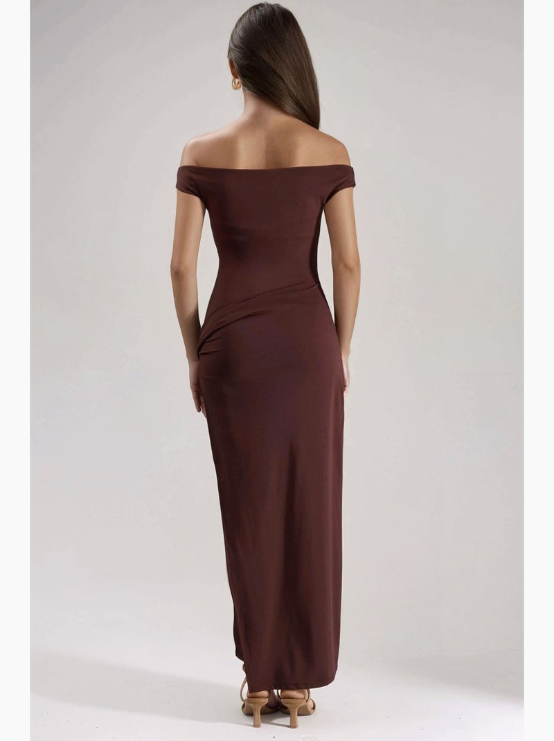 Vestido maxi ombro a ombro com detalhes de racha hiccup Castanho-chocolate - Kiabi