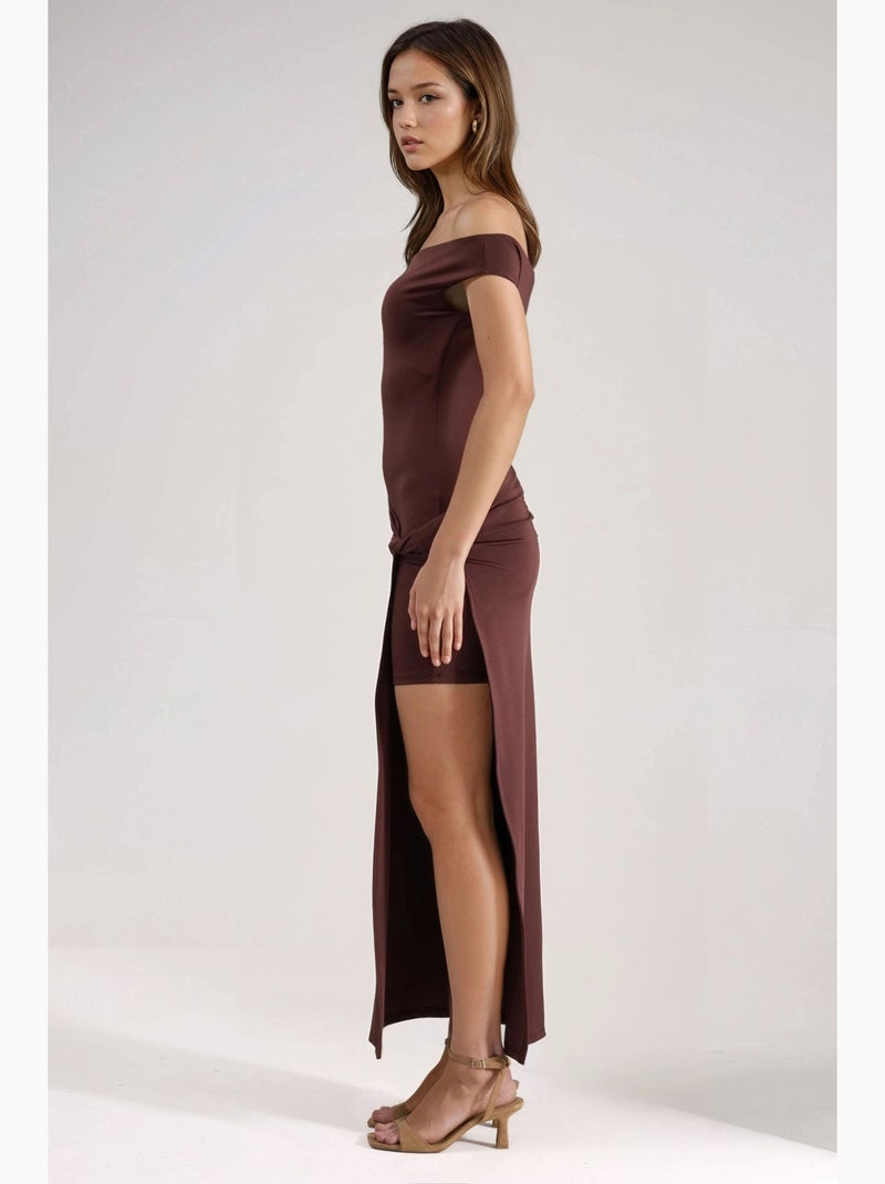 Vestido maxi ombro a ombro com detalhes de racha hiccup Castanho-chocolate - Kiabi