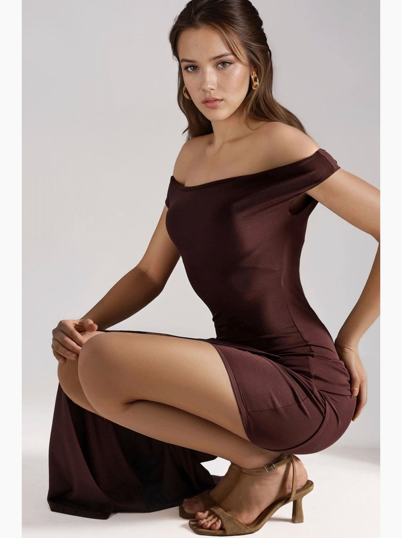 Vestido maxi ombro a ombro com detalhes de racha hiccup Castanho-chocolate - Kiabi