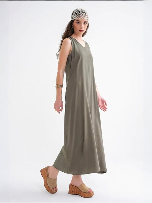 Vestido maxi sem mangas com decote em v e bolsos mixray - Kiabi