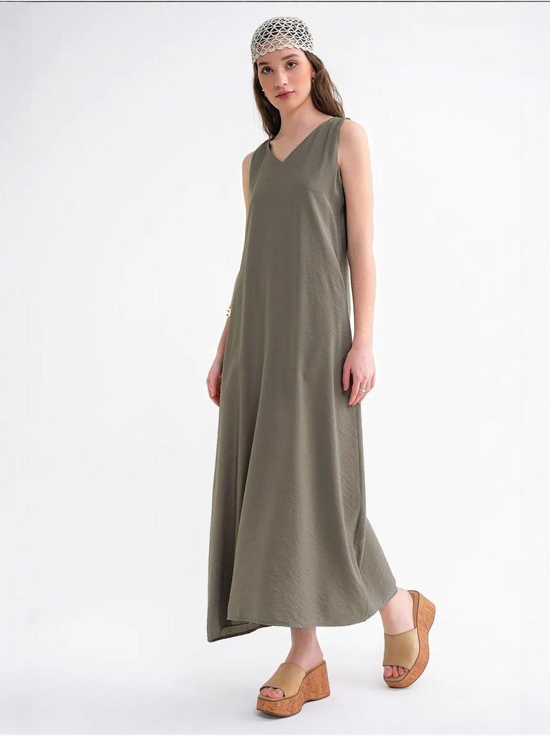 Vestido maxi sem mangas com decote em v e bolsos mixray Cáqui - Kiabi