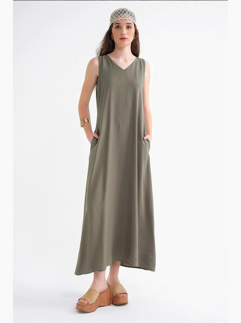 Vestido maxi sem mangas com decote em v e bolsos mixray Cáqui - Kiabi