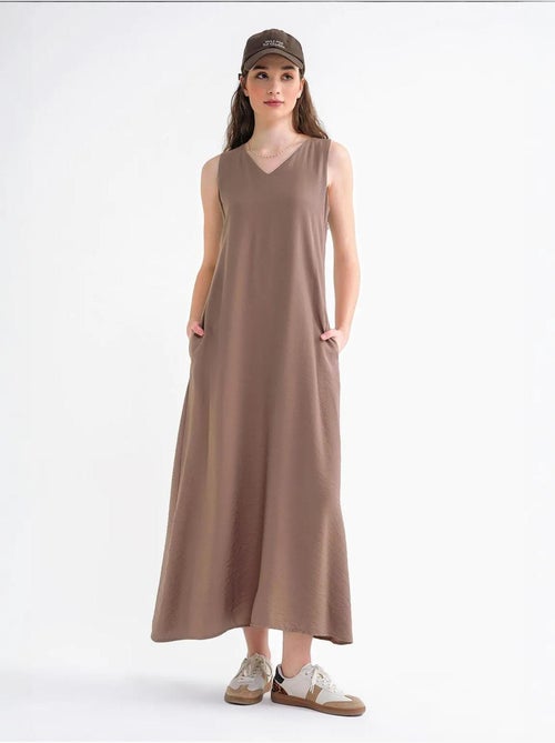 Vestido maxi sem mangas com decote em v e bolsos mixray - Kiabi Vestido maxi sem mangas com decote em v e bolsos mixray - Kiabi