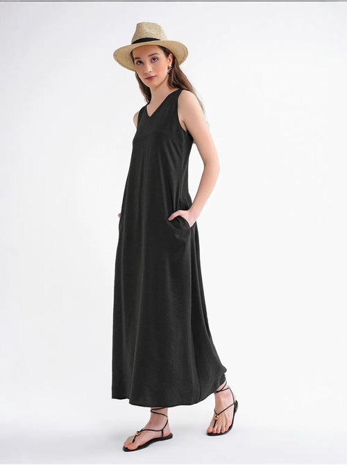 Vestido maxi sem mangas com decote em v e bolsos mixray - Kiabi Vestido maxi sem mangas com decote em v e bolsos mixray - Kiabi