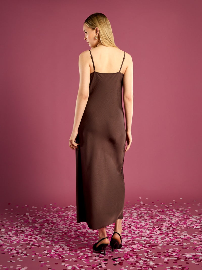 Vestido midi acetinado liso corte comprido e costas descobertas Castanho - Kiabi