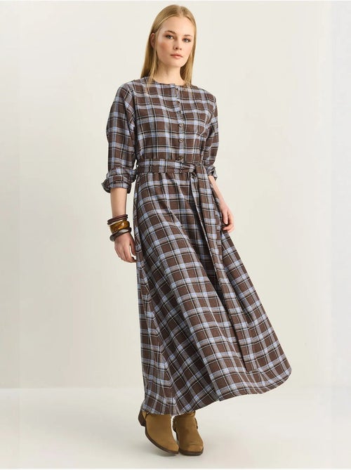 Vestido midi aos quadrados com cinto lucci - Kiabi Vestido midi aos quadrados com cinto lucci - Kiabi