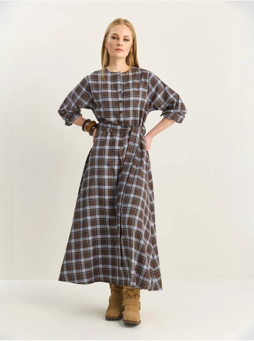 Vestido midi aos quadrados com cinto lucci - Kiabi Vestido midi aos quadrados com cinto lucci - Kiabi